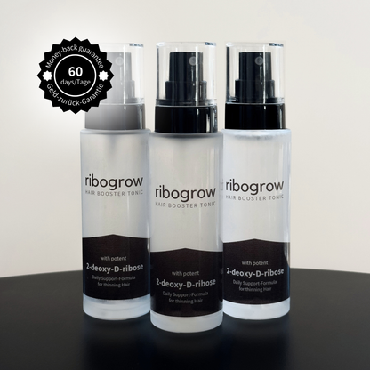 Zeigt das ribogrow Hair Booster Tonic gegen Haarausfall mit 3 Flaschen auf einem neutralen Hintergrund mit einem Icon, das die 60 Tage Geld-zurück-Garantie symbolisiert.
