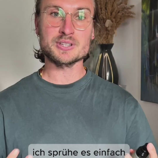 UGC Video von Martin, der die Anwendung des ribogrow Hair Booster Tonics erklärt.