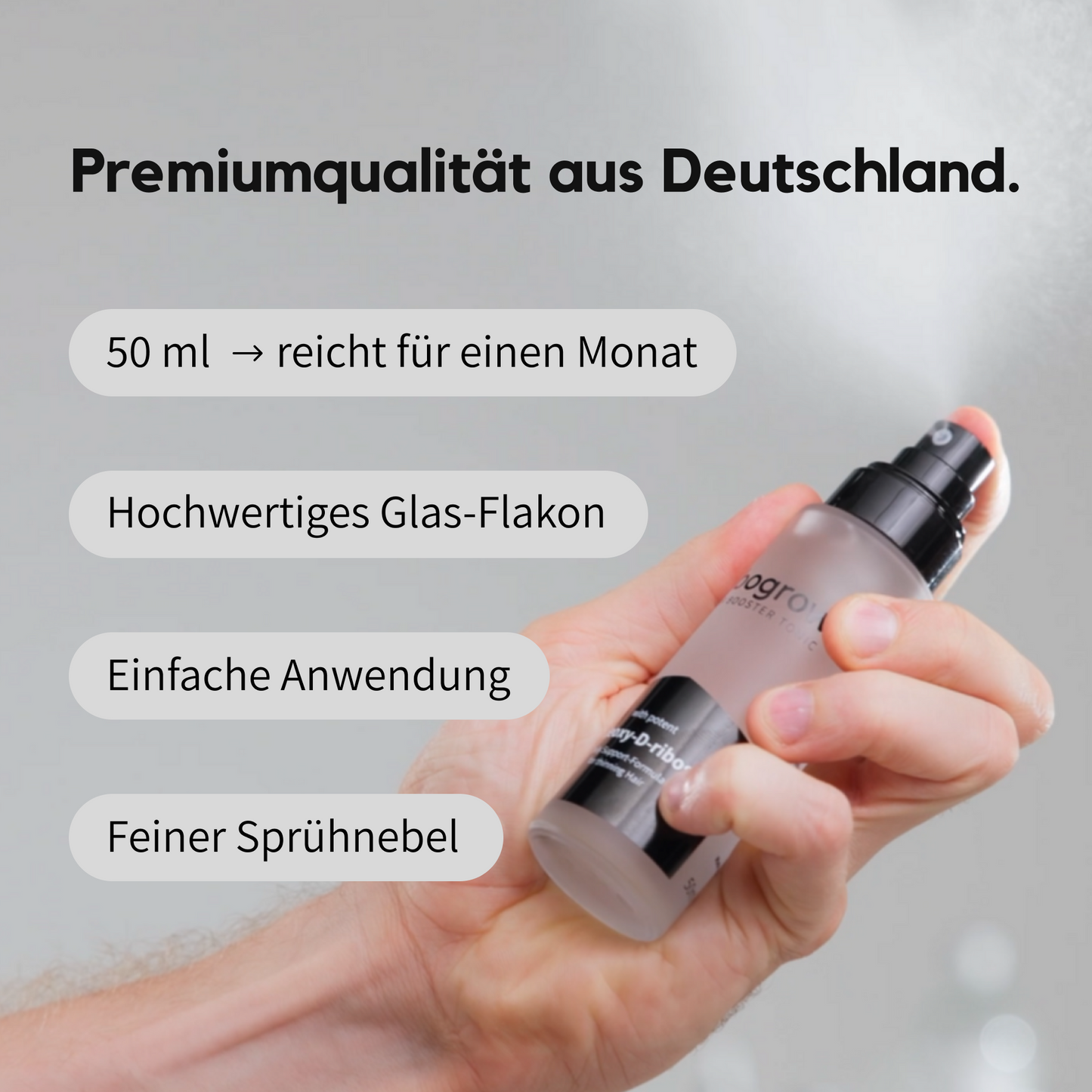 Hand sprüht das Haarwuchsmittel ribogrow aus einem hochwertigen Glasflakon, feiner Sprühnebel sichtbar. Textblöcke heben Vorteile hervor: 50-ml-Flasche reicht für einen Monat, Premiumqualität aus Deutschland, einfache Anwendung und feiner Sprühnebel.