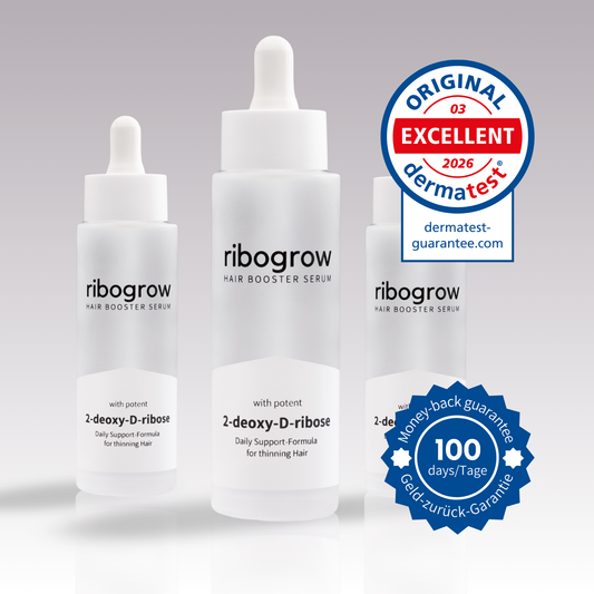 Zeigt den ribogrow Hair Booster Serum 3er Pack, geeignet für 3 Monate Anwendung mit 100 Tage Geld-zurück-Garntie-Siegel und Dermatest Logo